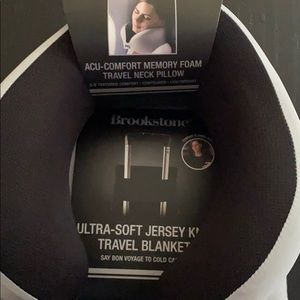 brookstone airplane pillow